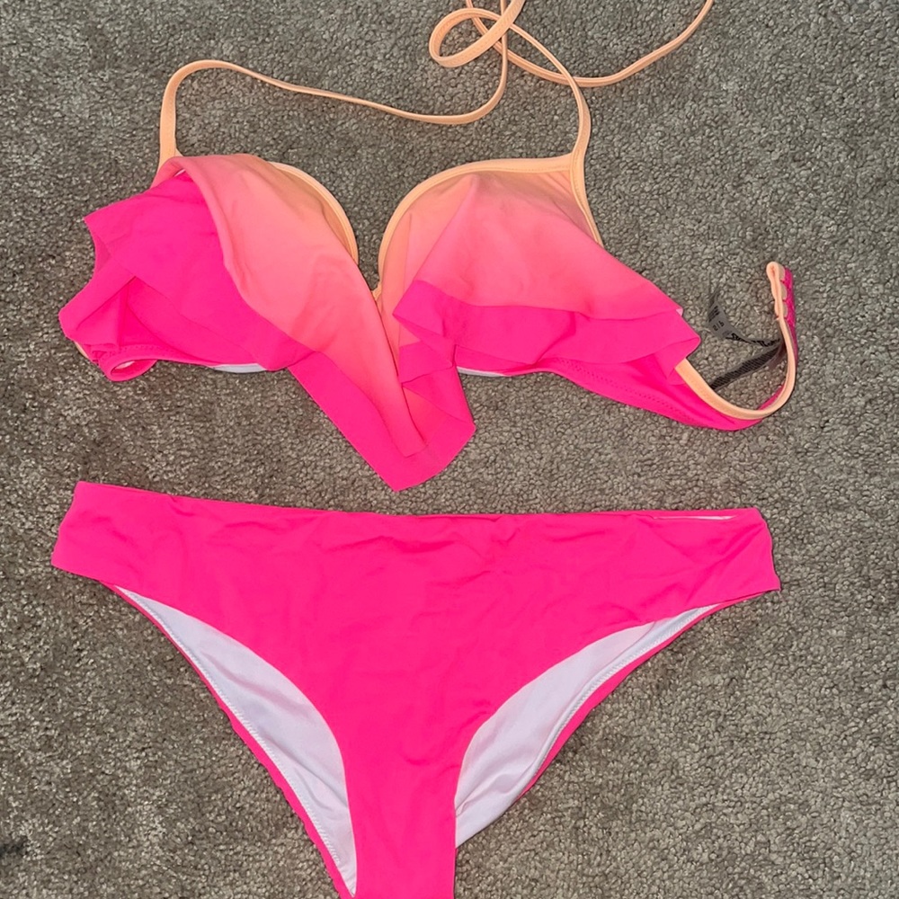 Victoria’s Secret bathing suit. Top size small. Bottoms size medium.